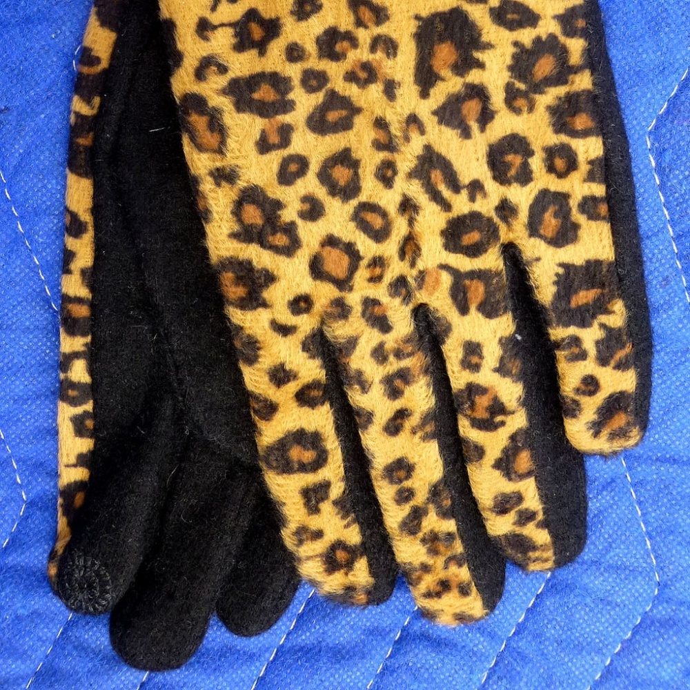 NEW Charlotte Daniel Tech Touch Gloves - M/L